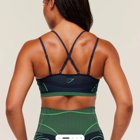 Apex Seamless Shorts and Bra Set - Picture 4 of 6